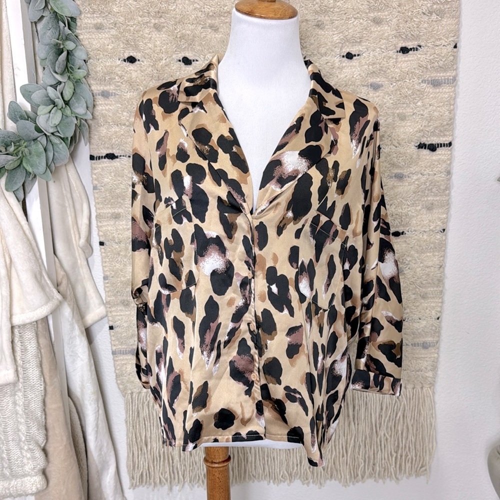 Nasty Gal So Fierce Leopard Shirt button down size 2